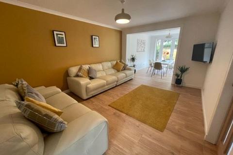 2 bedroom semi-detached house to rent, Winram Place, Fife