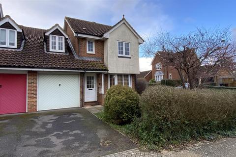 3 bedroom semi-detached house to rent, 29 Victoria Drive, Kings Hill