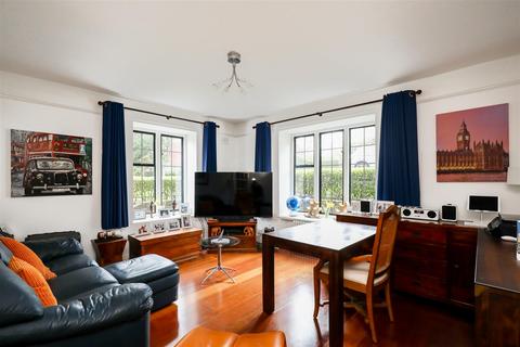 2 bedroom flat to rent, Manor Fields, Putney Hill