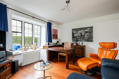 2 bedroom flat to rent, Manor Fields, Putney Hill