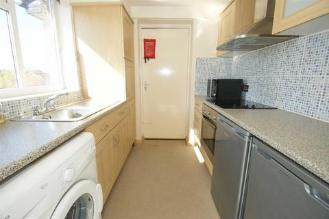 2 bedroom flat to rent, Slaid Hill Court, Alwoodley, Leeds