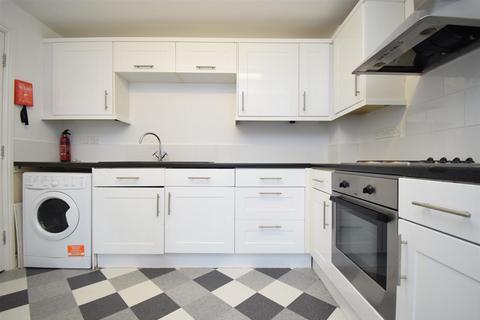 2 bedroom flat to rent, Park View, Kinsley, Pontefract WF9