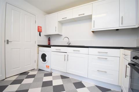 2 bedroom flat to rent, Park View, Kinsley, Pontefract WF9