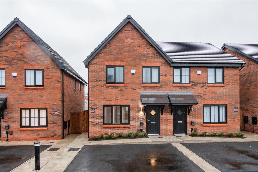 Barton Quarter, Horwich, BL6 3 bed semidetached house to rent £1,325