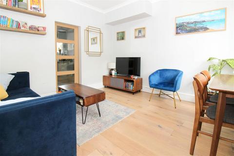 2 bedroom house for sale, Siward Road, London
