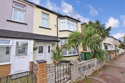 3 bedroom house to rent, St. Albans Avenue, London