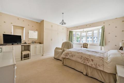 14 Higher Drive, Banstead, SM7 1PF