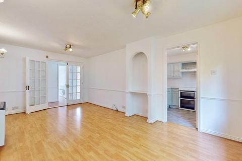 2 bedroom flat to rent, Faulkner Close, Dagenham, RM8
