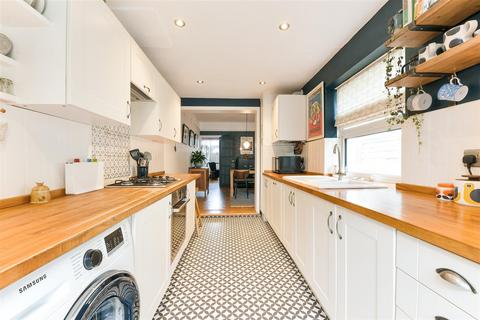 29 Albert Road, Merstham, Redhill, RH1 3LU