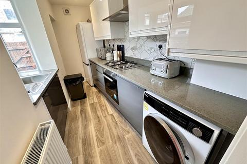 3 bedroom end of terrace house to rent, Kingsford Street, Salford