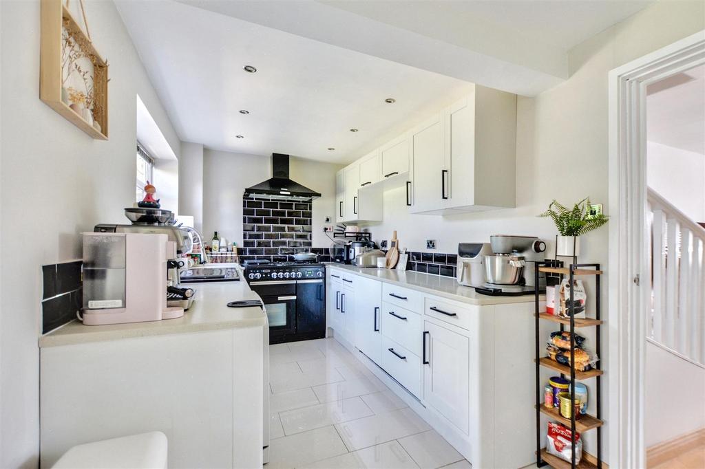 Kitchen 2.jpeg