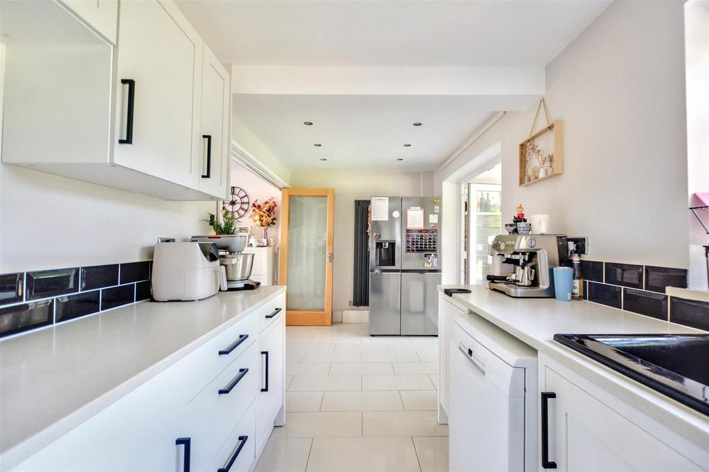 Kitchen 3.jpeg