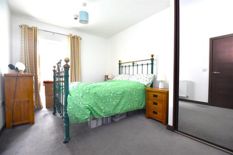 1 bedroom flat for sale, Fairfax Drive, Westcliff-On-Sea