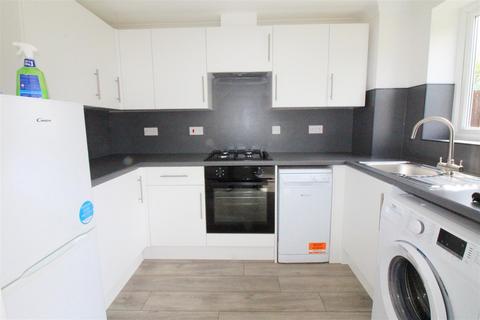 3 bedroom end of terrace house to rent, Rutherford Close, Borehamwood
