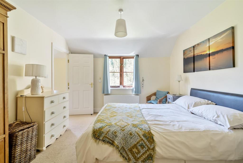 Bedroom 4.jpg