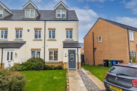 3 bedroom townhouse for sale, Heaton Green, Leigh