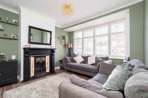 4 bedroom end of terrace house for sale, Chertsey Drive, Cheam, Sutton