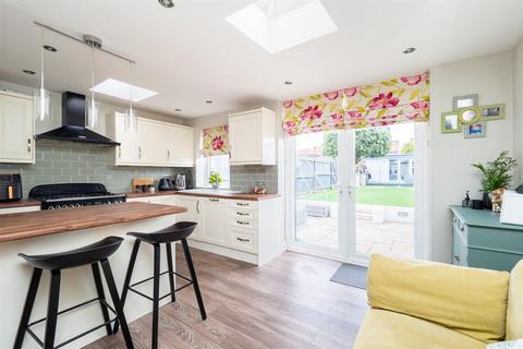 45 Chertsey Drive, Sutton, SM3 9UL