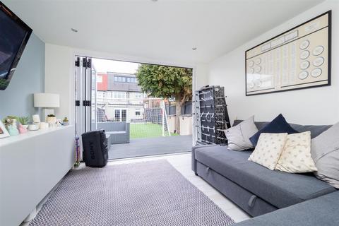 45 Chertsey Drive, Sutton, SM3 9UL
