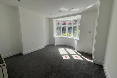 3 bedroom semi-detached house to rent, Meltham Road, Huddersfield HD4