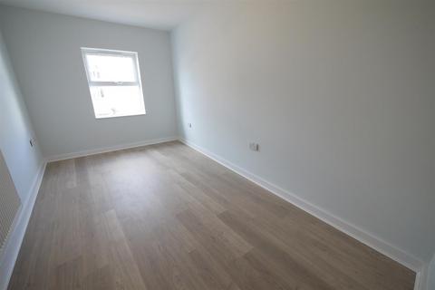 2 bedroom apartment to rent, High Street, Cheshunt
