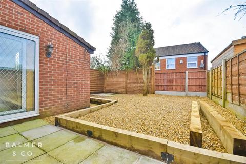 3 bedroom semi-detached house to rent, Stour Road, Tyldesley M29
