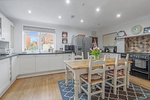 4 bedroom end of terrace house for sale, Murray Street, Holgate