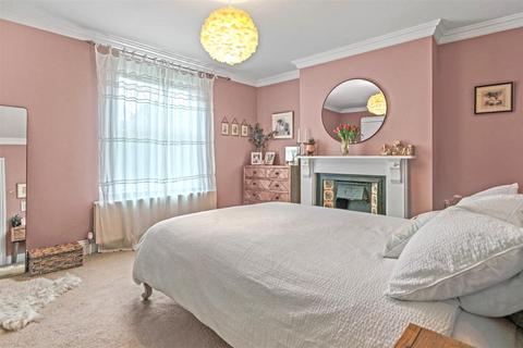 4 bedroom end of terrace house for sale, Murray Street, Holgate