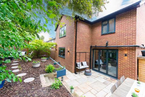 3 bedroom detached house for sale, Ravensbourne Avenue, Shortlands, BR2