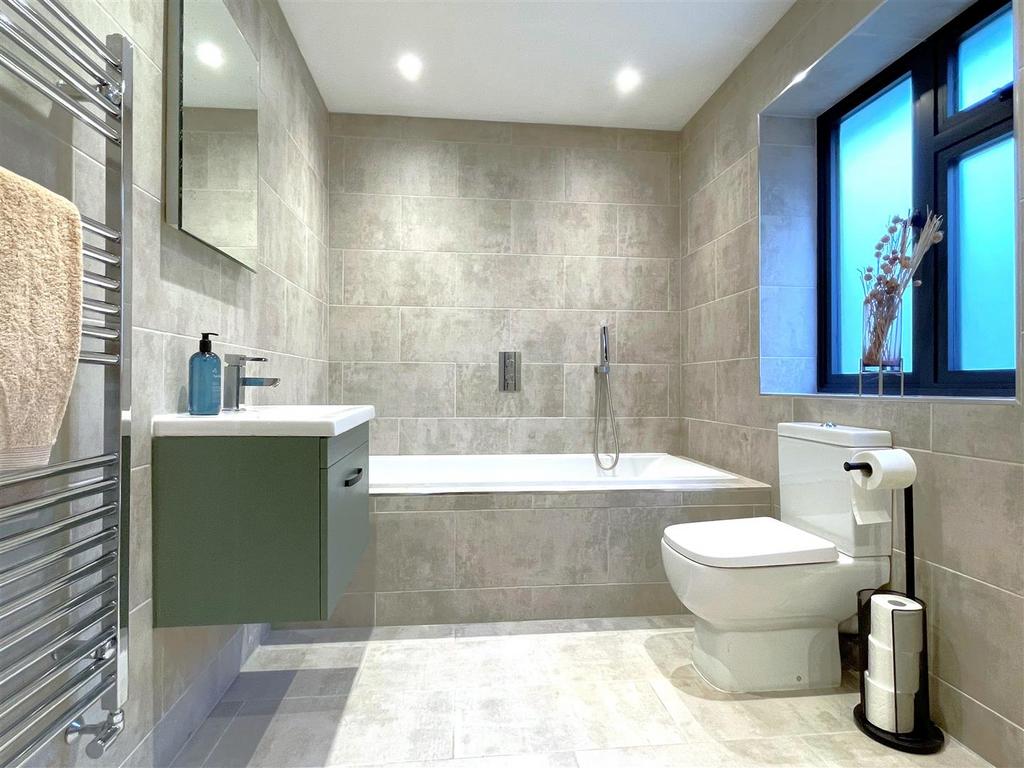 Bathroom.02.jpg