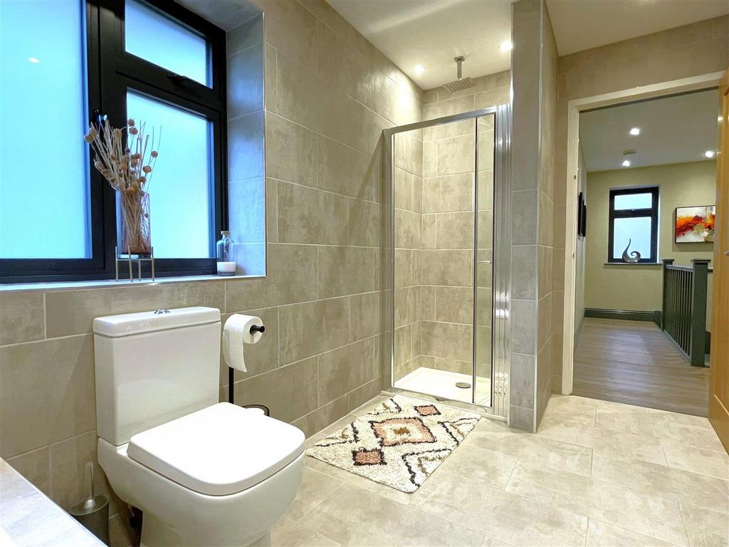 Bathroom.01.jpg