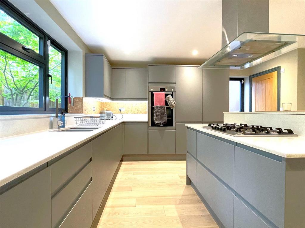 Kitchen.01.jpg