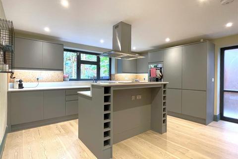 81a Ravensbourne Avenue, Bromley, BR2 0AU