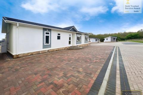 2 bedroom park home for sale, Hawkswood Road, Downham, Billericay