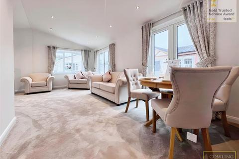 2 bedroom park home for sale, Hawkswood Road, Downham, Billericay
