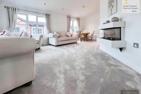 2 bedroom park home for sale, Hawkswood Road, Downham, Billericay