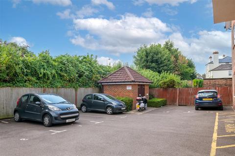 2 bedroom maisonette for sale, Holmesdale Road, Reigate