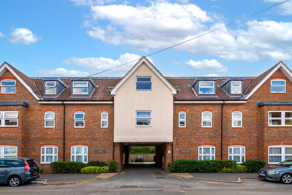 Holmesdale Road, Reigate 2 bed for sale £275,000