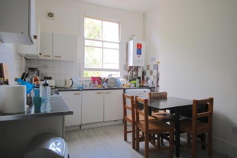 3 bedroom flat to rent, Bethnal Green Road, London E2