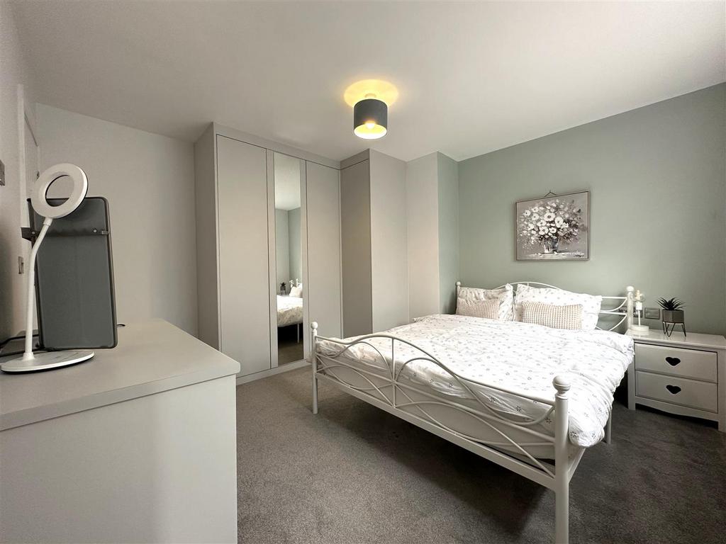 Master Bedroom 838