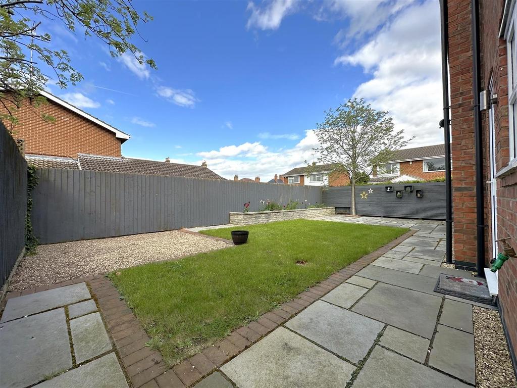 Lovely Enclosed Garden 906