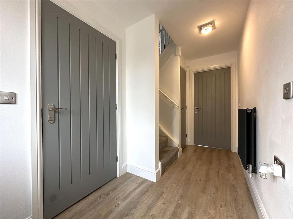 Inviting Entrance Hall 870