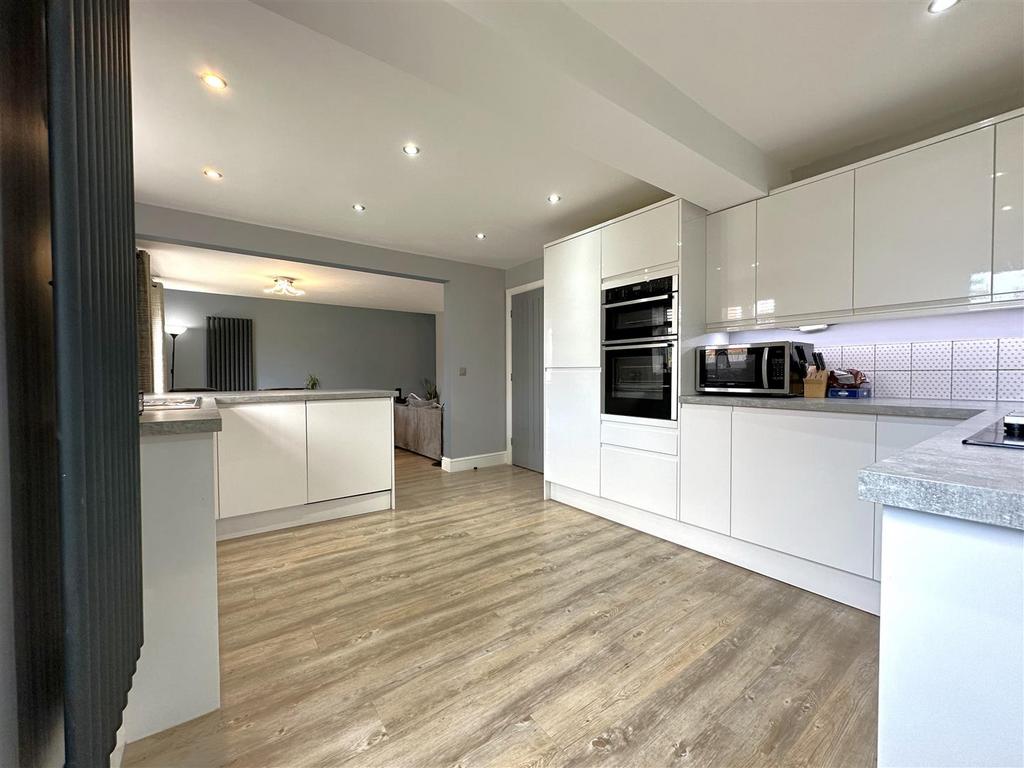 Contemporary Kitchen 871