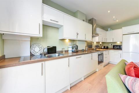 47 Edna Road, Raynes Park, London, SW20 8BS