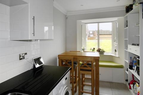 4 bedroom end of terrace house for sale, Ash Close, Littlehampton BN17