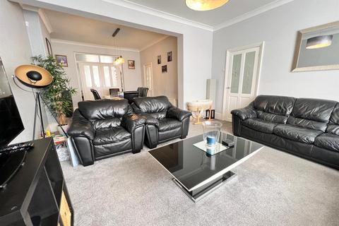 4 bedroom end of terrace house for sale, Mafeking Avenue, Newbury Park