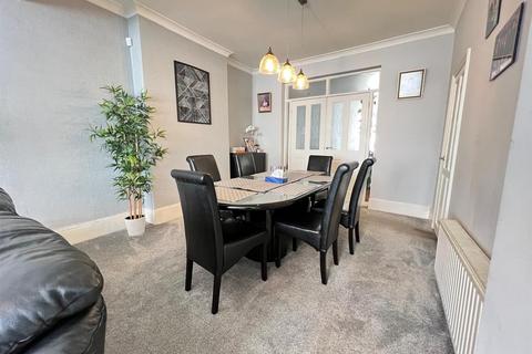 4 bedroom end of terrace house for sale, Mafeking Avenue, Newbury Park