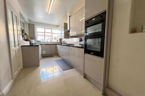 4 bedroom end of terrace house for sale, Mafeking Avenue, Newbury Park