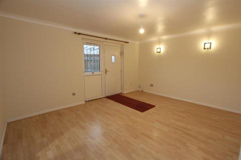 2 bedroom terraced house to rent, Holborn Approach, Leeds