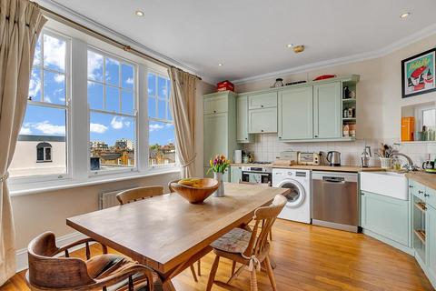 2 bedroom flat for sale, Kings Court Mansions, 721 Fulham Road, London